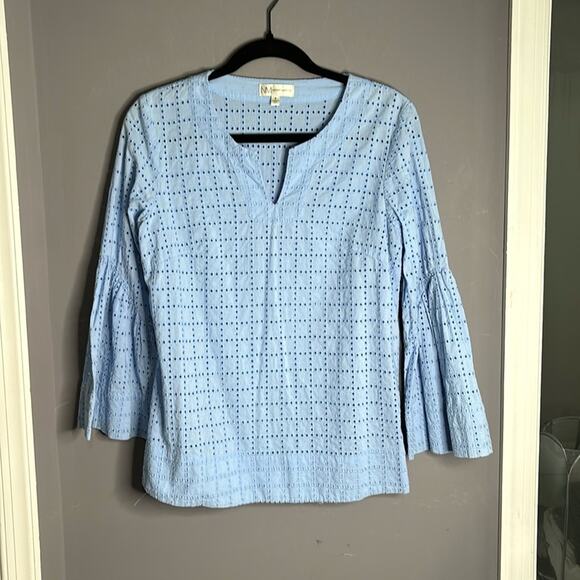 Neiman Marcus Light Blue Eyelet Tunic Top With Bell Sleeves Size 6 - Picture 9 of 9